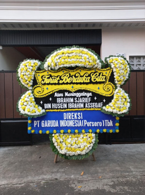 Papan Bunga Duka di Tanah Sepenggal Lintas